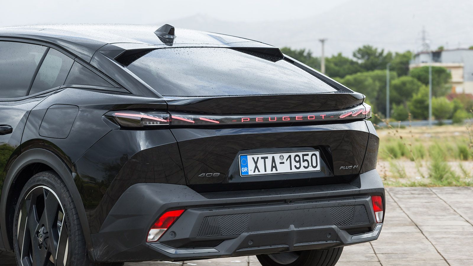 Δοκιμή ανανεωμένου Peugeot 408 PHEV 240 PS: Το ρεύμα σε πάει πιο μακριά